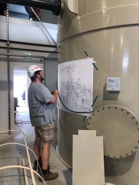 96882570-7475-4d61-b2c9-f90b0019f3fa-480x640